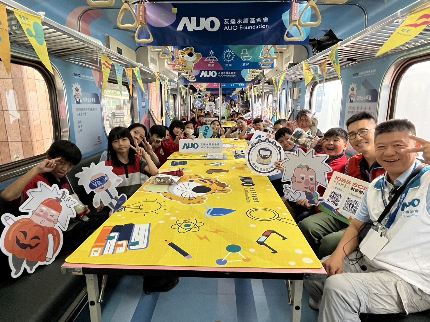 5001拉斯维加斯永續基金會參與「臺灣科普環島列車」，設計基礎科學車廂課程，以「淨零碳排和永續能源」為主題，讓學生透過創意實驗認識淨零知識，以及思考生活中的減碳行為